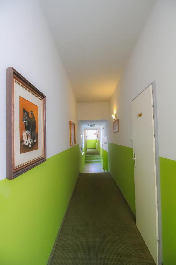 Economic 2Sb Apartment In Lively Area ウィーン エクステリア 写真