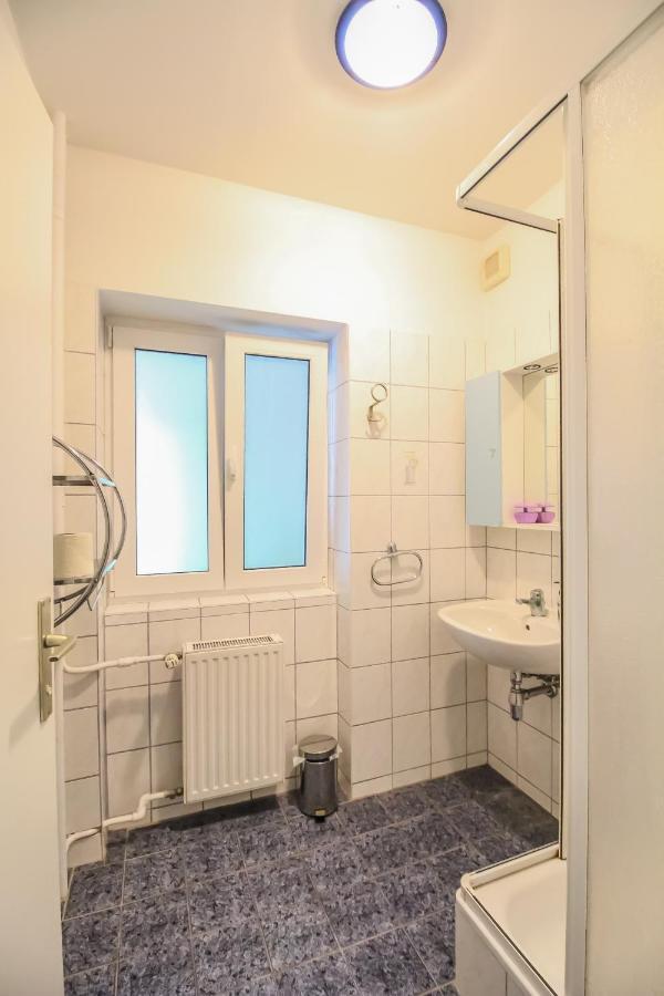 Economic 2Sb Apartment In Lively Area ウィーン エクステリア 写真